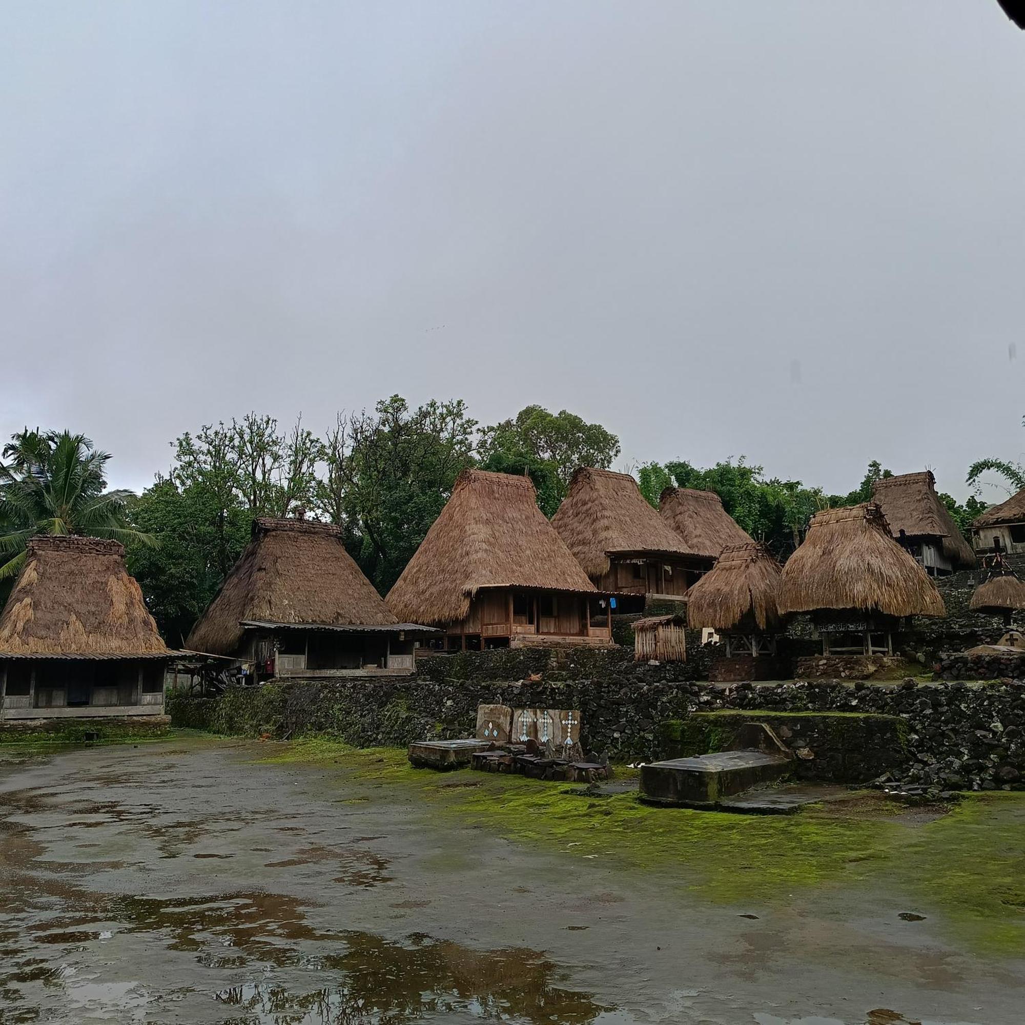 Kristian Homestay Bajawa Exterior photo